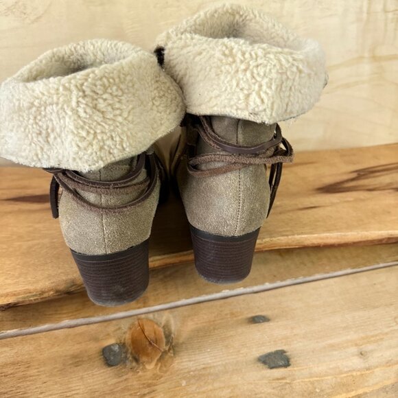 Eddie Bauer Louise Suede Boots Booties Tan Sherpa Cuff 8.5 - Picture 7 of 7